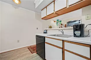 795 Hammond Dr, Atlanta, GA 30328 - Photo 10