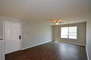 8304 Fairington Village Dr, Lithonia, GA 30038 - Photo 6