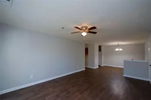 8304 Fairington Village Dr, Lithonia, GA 30038 - Photo 4