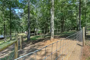 731 Borders Rd, Commerce, GA 30530 - Photo 14