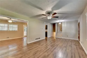 2414 Robin Hood Pl, Marietta, GA 30068 - Photo 4