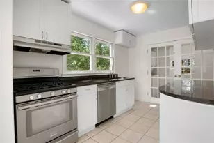 1660 Bristol Dr NE, Atlanta, GA 30329 - Photo 8