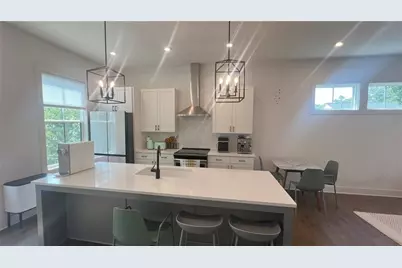 200 Chestnut Circle, Atlanta, GA 30342 - Photo 4