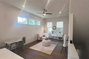 200 Chestnut Cir, Atlanta, GA 30342 - Photo 2