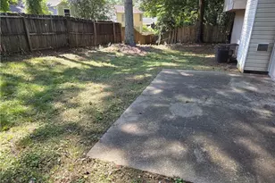 943 Lake Dr Ct, Stone Mountain, GA 30088 - Photo 12