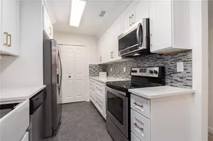 502 Brighton Point, Atlanta, GA 30328 - Photo 10