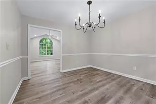 105 Creek View Dr, Hoschton, GA 30548 - Photo 8