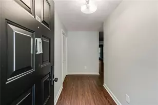 807 Wynnes Ridge Cir, Marietta, GA 30067 - Photo 2