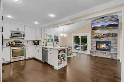 2735 Skyland Drive NE, Atlanta, GA 30319 - Photo 8