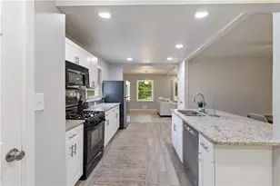 2699 Lincoln Ct NW, Atlanta, GA 30318 - Photo 10