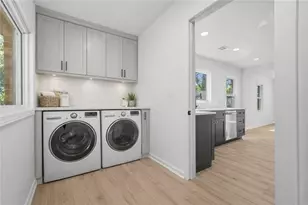 2885 Dale Creek Dr NW, Atlanta, GA 30318 - Photo 10