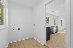 2885 Dale Creek Dr NW, Atlanta, GA 30318 - Photo 32