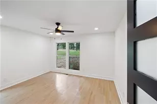 621 Hammond Dr, Atlanta, GA 30328 - Photo 8