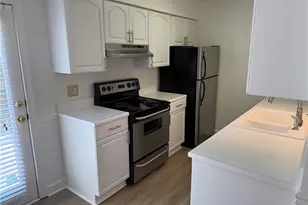 240 Triumph Dr NW, Atlanta, GA 30327 - Photo 4