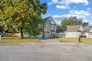 209 McEwen Ct, Perry, GA 31069 - Photo 2