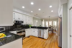 2010 Stonehedge Rd, Roswell, GA 30075 - Photo 10