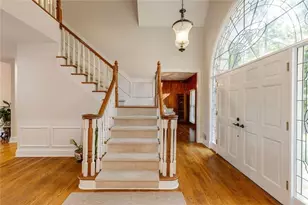 2010 Stonehedge Rd, Roswell, GA 30075 - Photo 6