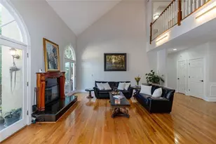 2010 Stonehedge Rd, Roswell, GA 30075 - Photo 16