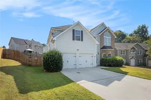 817 Monroe Ct, Braselton, GA 30517 - Photo 2
