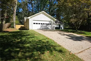 620 Lake Forest Ct, Roswell, GA 30076 - Photo 4