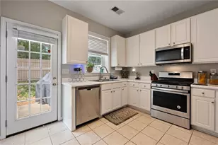 119 Oak Green Dr, Lawrenceville, GA 30044 - Photo 2