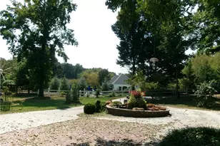 1973 Sugar Stone Dr, Lawrenceville, GA 30043 - Photo 4