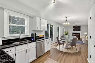 524 Meadowfield Ct, Lawrenceville, GA 30043 - Photo 2