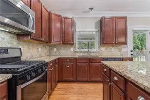 3940 Hamilton Cove Ct, Cumming, GA 30028 - Photo 10