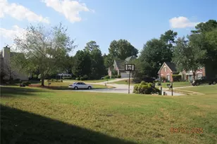1105 Wake Robin Cir SW, Lilburn, GA 30047 - Photo 2
