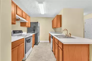 1366 Hollenbeck Ln, Riverdale, GA 30296 - Photo 12