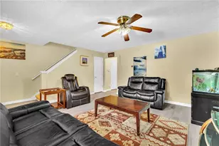 1366 Hollenbeck Ln, Riverdale, GA 30296 - Photo 6