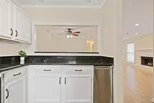 911 Hollyfax Cir NE, Atlanta, GA 30328 - Photo 12