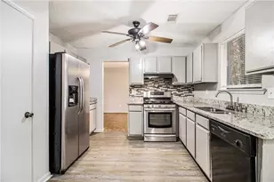 5472 Forest E Ln, Stone Mountain, GA 30088 - Photo 10