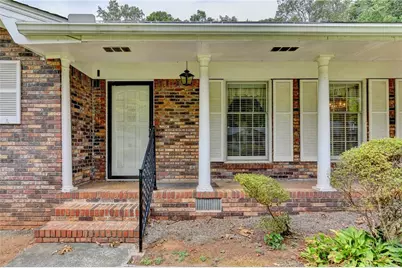 136 Lancelot Way, Lawrenceville, GA 30046 - Photo 4