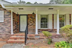 136 Lancelot Way, Lawrenceville, GA 30046 - Photo 4