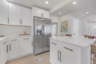 656 S Elizabeth Pl NW, Atlanta, GA 30318 - Photo 2