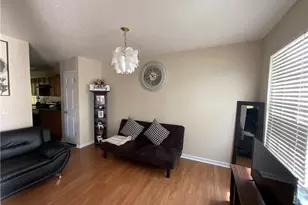 6231 Hickory Ln Cir, Union City, GA 30291 - Photo 2