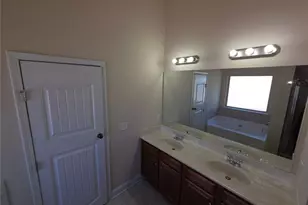 4111 Village Crossing Cir, Ellenwood, GA 30294 - Photo 32