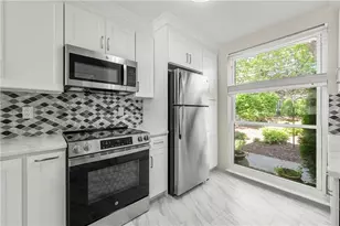 1009 Riverbend Club Dr SE, Atlanta, GA 30339 - Photo 16