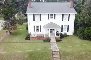 202 Veazey St, Union Point, GA 30669 - Photo 2