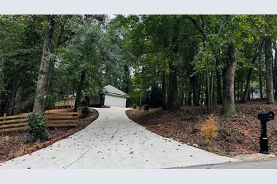 77 Lakeview Court, Jefferson, GA 30549 - Photo 2