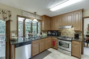 1042 Cedar Forest Ct, Stone Mountain, GA 30083 - Photo 16