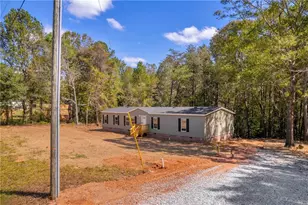 596 Pinetree Cir, Maysville, GA 30558 - Photo 4