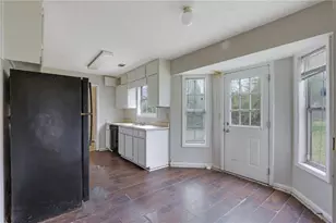 864 Oakhill Ct, Stone Mountain, GA 30088 - Photo 6