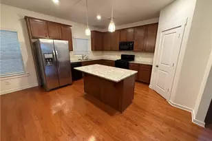 1392 Weatherbrook Cir, Lawrenceville, GA 30043 - Photo 4