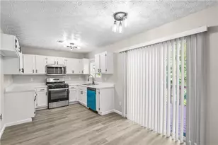 826 Shore Dr, Lithonia, GA 30058 - Photo 18