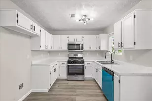 826 Shore Dr, Lithonia, GA 30058 - Photo 16