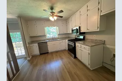 2617 Laurel Woods Lane SE, Conyers, GA 30094 - Photo 4