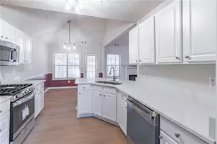 3375 Pierce Arrow Cir, Suwanee, GA 30024 - Photo 10