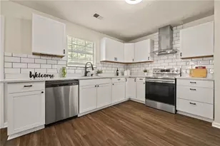 211 Millstone Dr, Hampton, GA 30228 - Photo 2